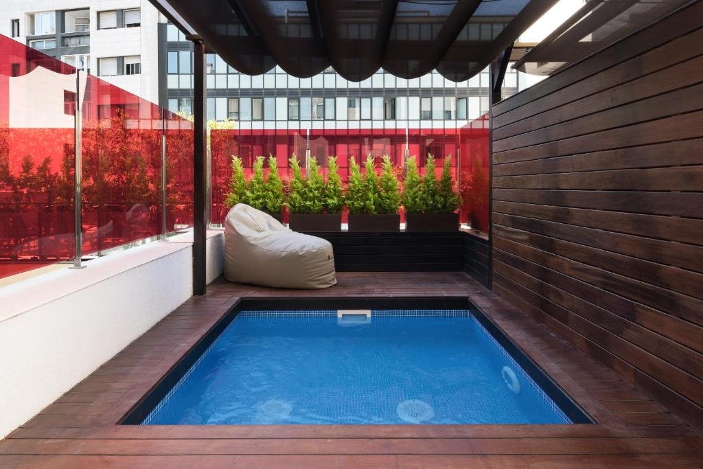 hotel catalonia ramblas con piscina en habitacion