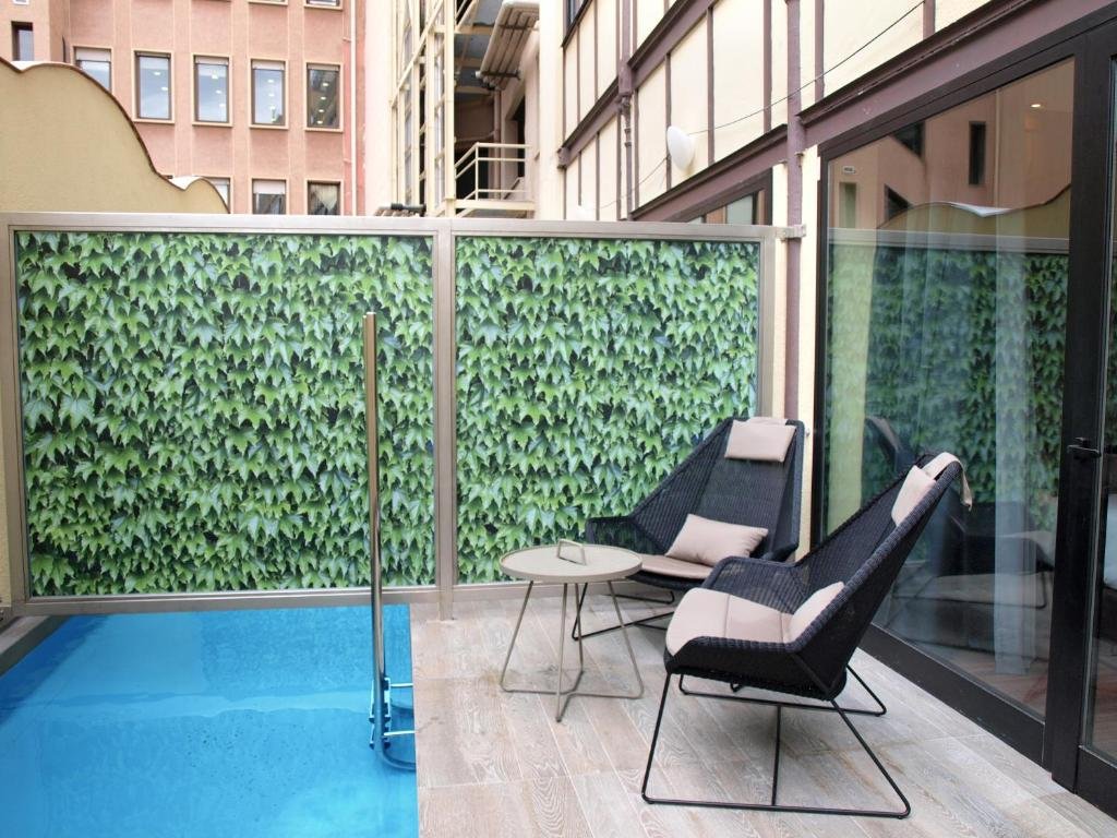 hotel catalonia plaza cataluña con piscina privada